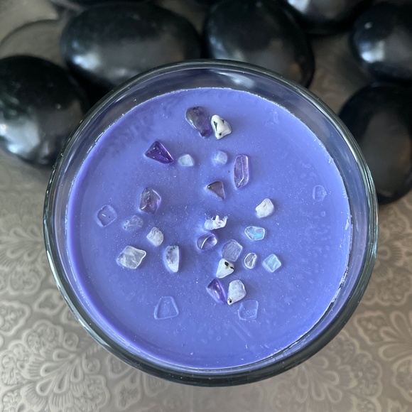 SOY WAX Lavender Amethyst and Rainbow Moonstone Chakra Gem Candle - Picture 5 of 5
